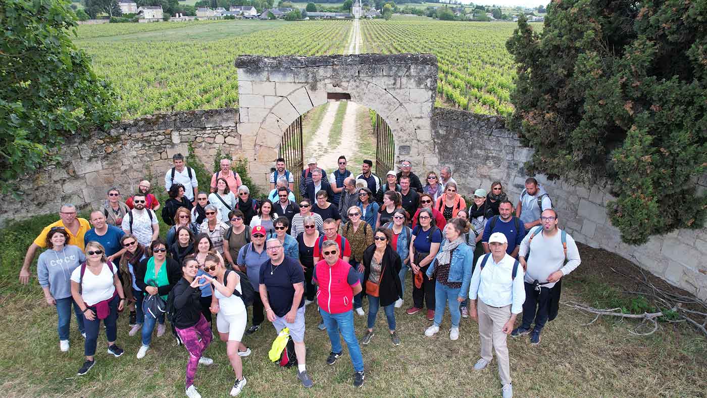 Photo de groupe des 70 salariés de Saumur Habitat.