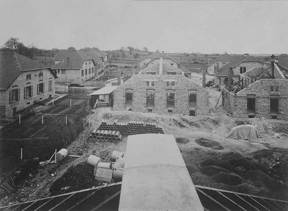 La cité des Moulins en construction, depuis l'actuelle rue Lamartine.